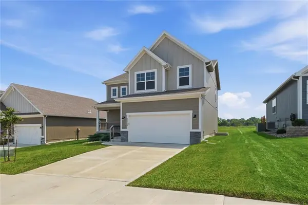 2113 SW Rutherford DR, Lee's Summit, MO 64082
