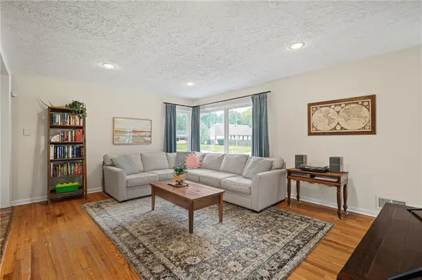 8608 Belleview AVE, Kansas City, MO 64114