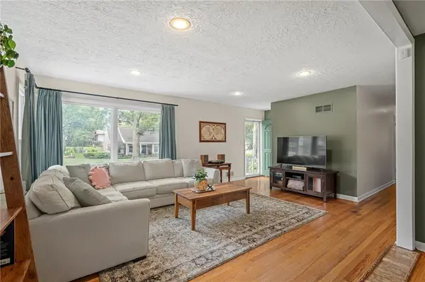 8608 Belleview AVE, Kansas City, MO 64114