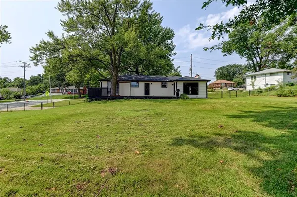 8717 Old Stagecoach RD, Kansas City, MO 64154