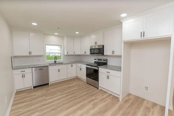 910 N Edith AVE, Adrian, MO 64720