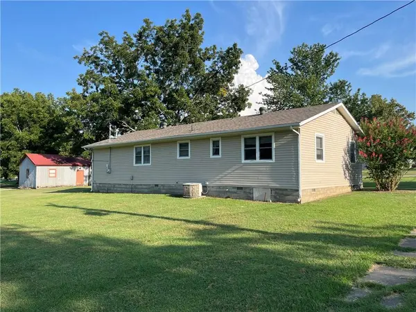 523 2nd ST, Oswego, KS 67356