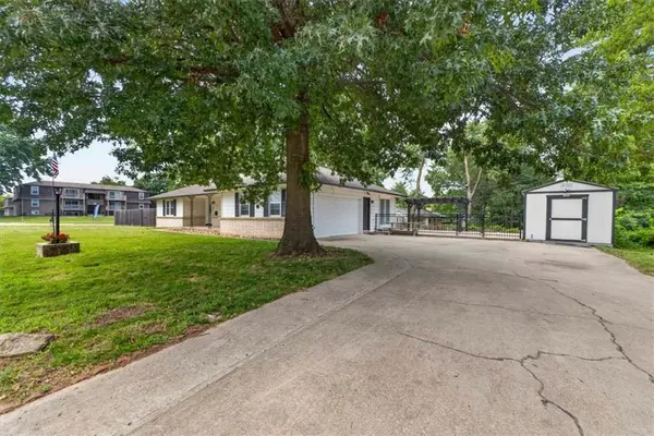 7726 EVERETT AVE, Kansas City, KS 66112