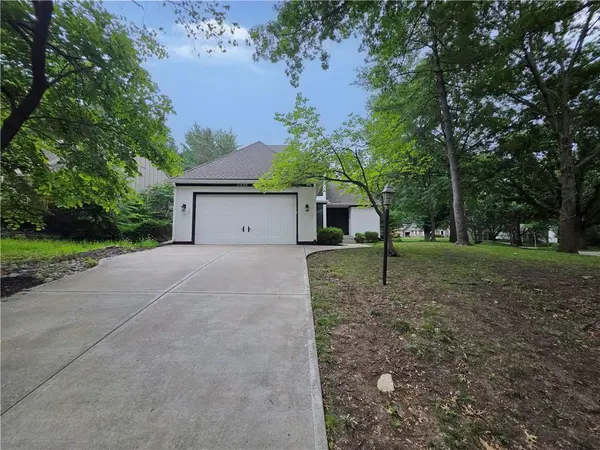 11695 Bradshaw ST, Overland Park, KS 66210