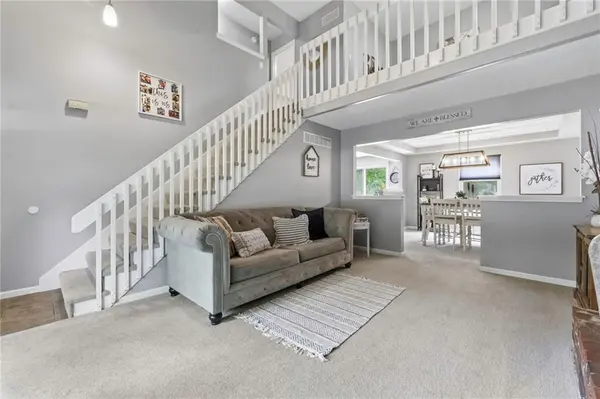 203 W Foxwood DR, Raymore, MO 64083