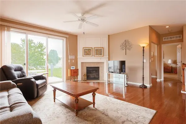 23721 W 88th ST, Lenexa, KS 66227