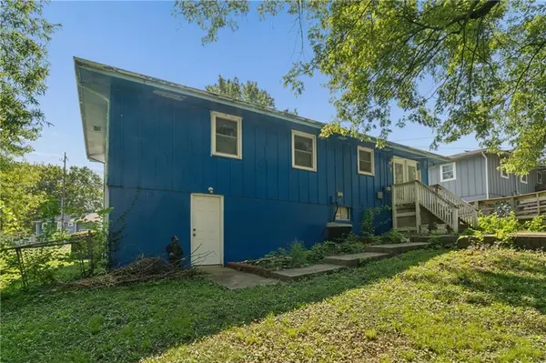 9812 Hillcrest RD, Kansas City, MO 64134