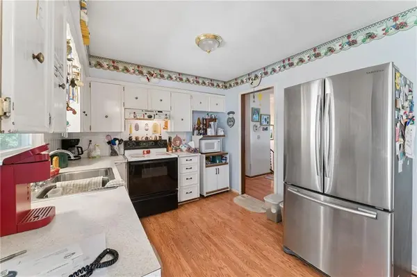9812 Hillcrest RD, Kansas City, MO 64134