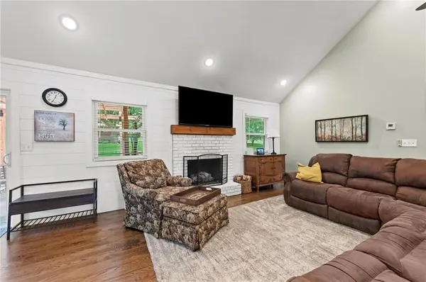 1705 NE Pine CIR, Blue Springs, MO 64014