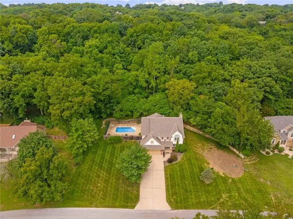 3010 S Bradford LN, Blue Springs, MO 64015