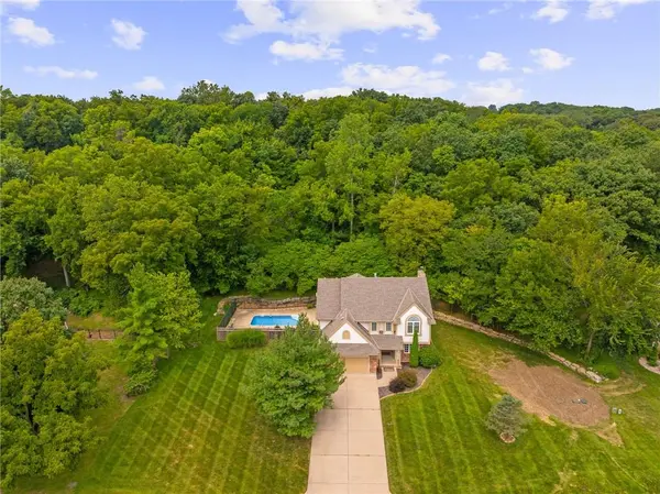 3010 S Bradford LN, Blue Springs, MO 64015