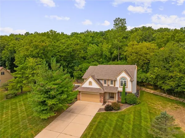 3010 S Bradford LN, Blue Springs, MO 64015