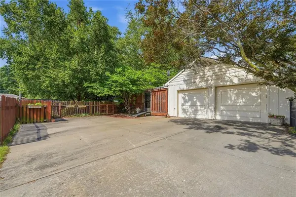 11715 Markham RD, Independence, MO 64052