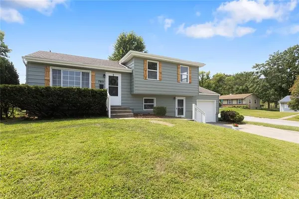 7801 NE San Rafael DR, Kansas City, MO 64119