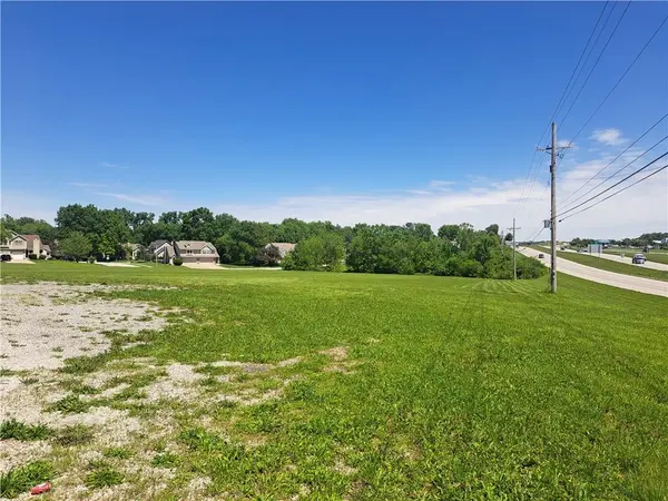 1200 SE Vista DR, Lee's Summit, MO 64063