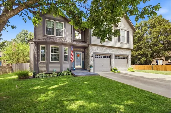 15802 S Lindenwood DR, Olathe, KS 66062