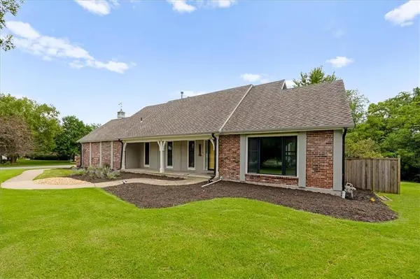 9601 W 127th TER, Overland Park, KS 66213