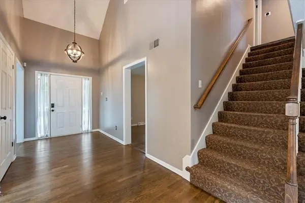 9601 W 127th TER, Overland Park, KS 66213