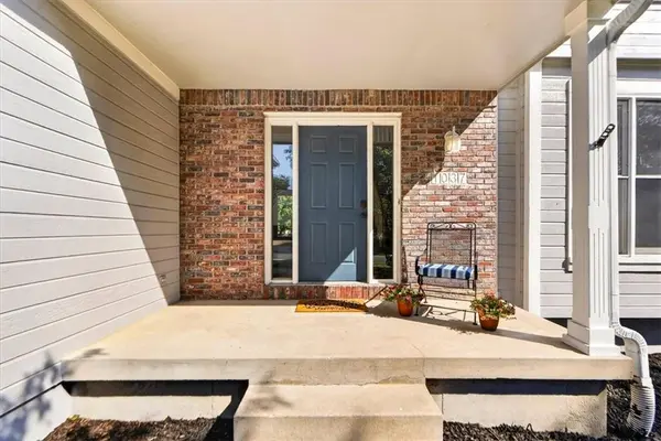 1037 SW Sunflower DR, Lee's Summit, MO 64081