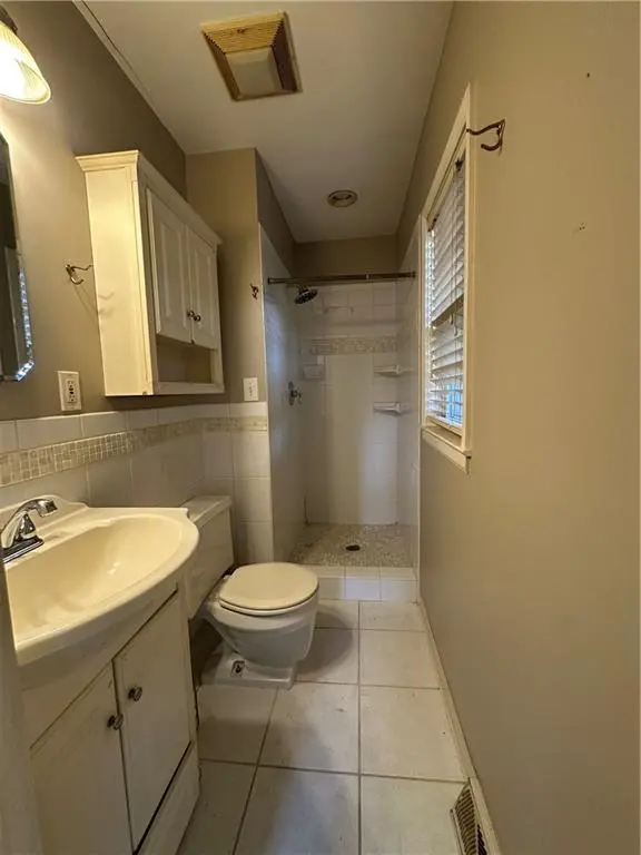 8404 Booth AVE, Raytown, MO 64138