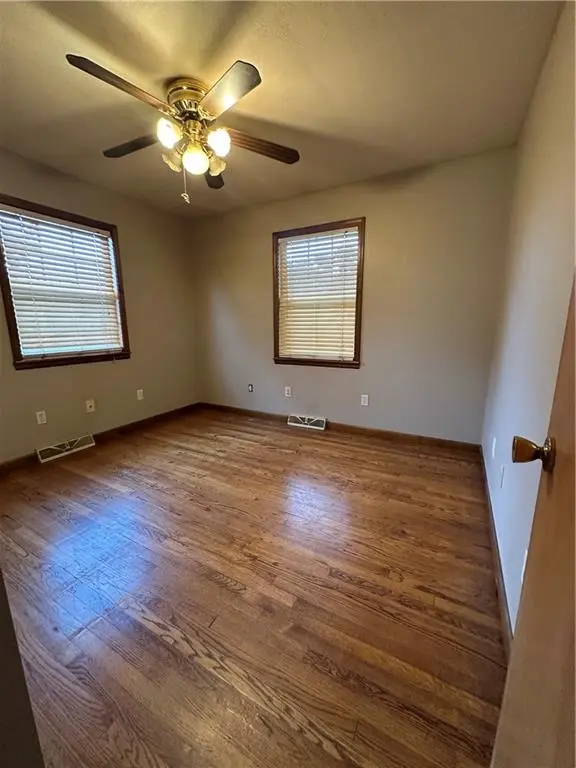 8404 Booth AVE, Raytown, MO 64138