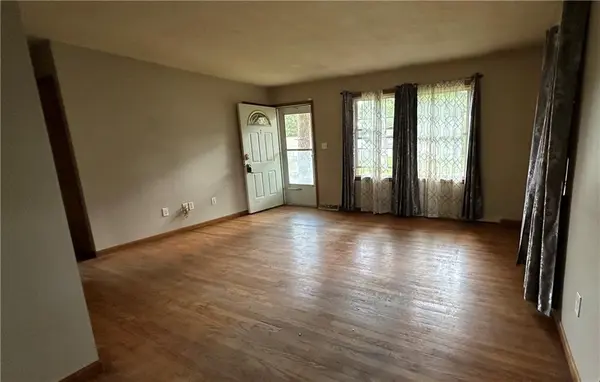 8404 Booth AVE, Raytown, MO 64138