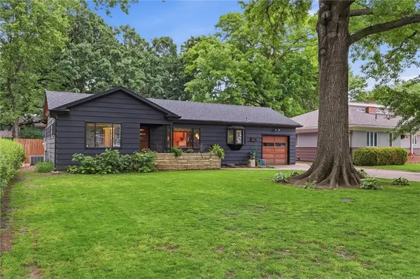 1506 University DR, Lawrence, KS 66044