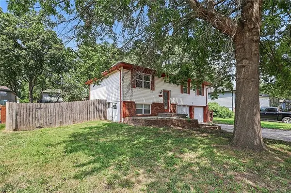 1110 R D Mize RD, Grain Valley, MO 64029