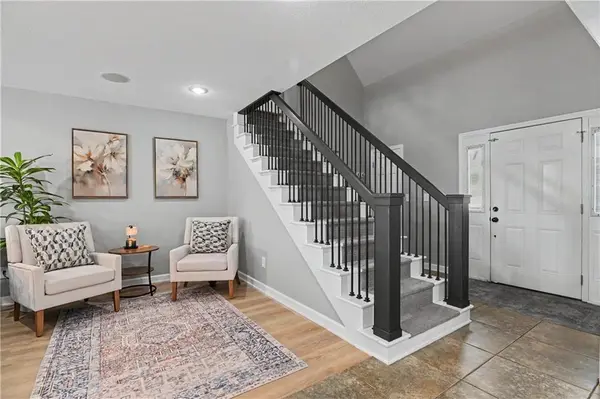 221 Woodbridge LN, Kansas City, MO 64145