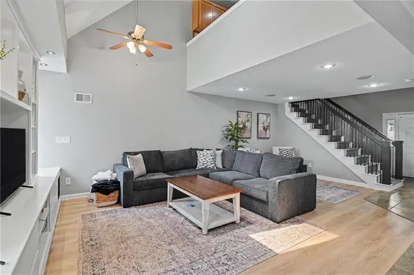 221 Woodbridge LN, Kansas City, MO 64145