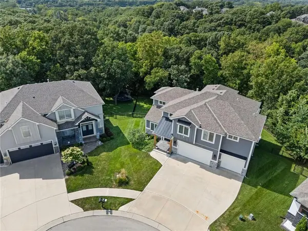 5999 N Oak Creek CT, Parkville, MO 64152
