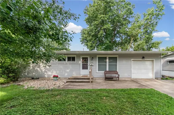 6104 N Euclid AVE, Gladstone, MO 64118