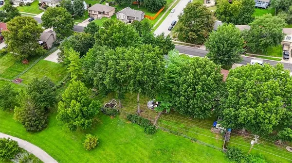 1027 NE Mulberry ST, Lee's Summit, MO 64086
