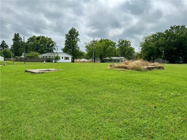 W 8th and Howenstein ST, Cameron, MO 64429