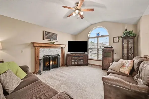 18713 Primrose ST, Smithville, MO 64089