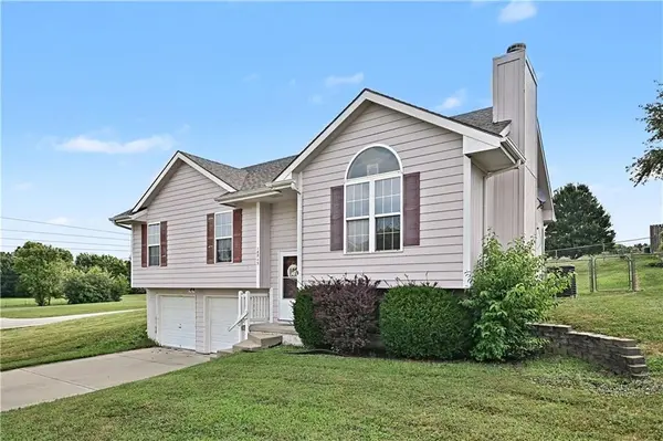 18713 Primrose ST, Smithville, MO 64089