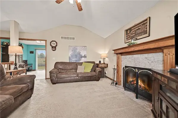 18713 Primrose ST, Smithville, MO 64089