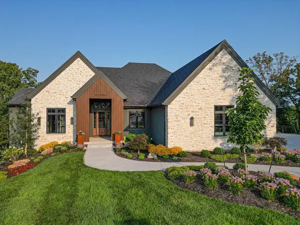 25384 W 107th TER, Olathe, KS 66061
