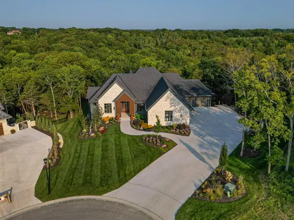 25384 W 107th TER, Olathe, KS 66061