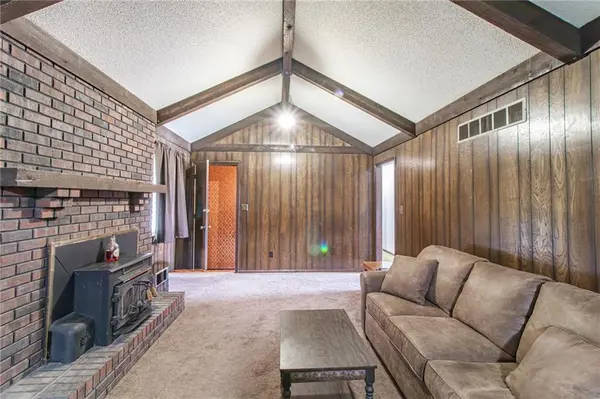 3026 S Kendall DR, Independence, MO 64055