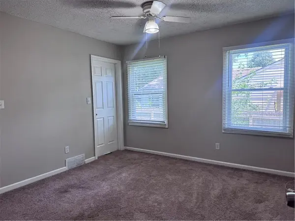 5722 W 70th TER, Overland Park, KS 66204