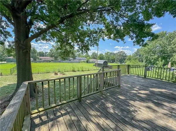 1403 Blueberry DR, Harrisonville, MO 64701