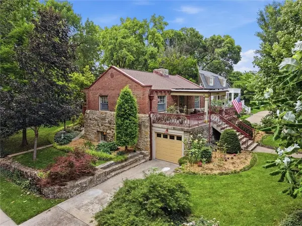 4708 Rockhill RD, Kansas City, MO 64110