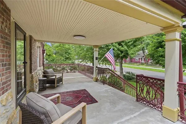 4708 Rockhill RD, Kansas City, MO 64110
