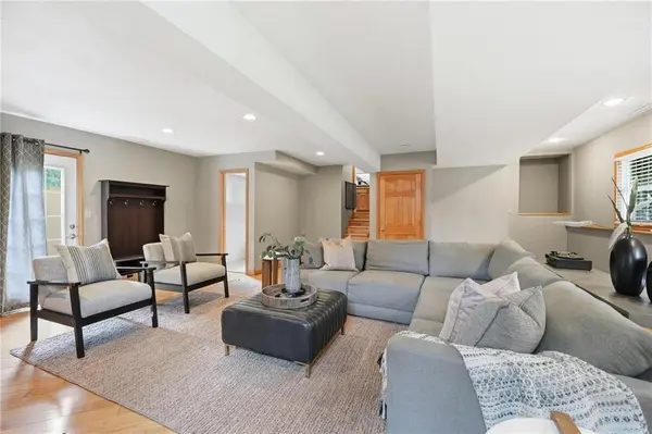 8133 W 93rd ST, Overland Park, KS 66212