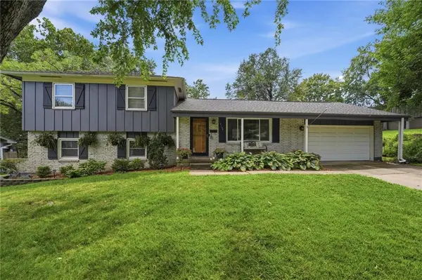 8133 W 93rd ST, Overland Park, KS 66212
