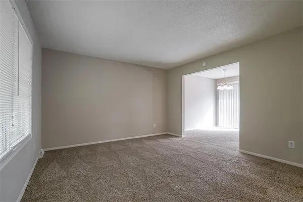 2412 SW 2nd TER, Blue Springs, MO 64014