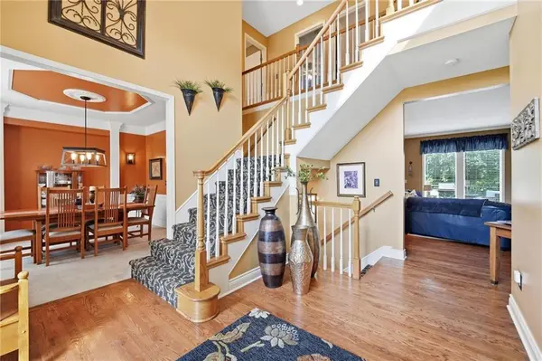 172 NE Hidden Ridge LN, Lee's Summit, MO 64064
