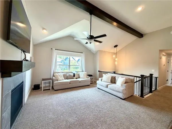 701 SE Juniper DR, Blue Springs, MO 64014