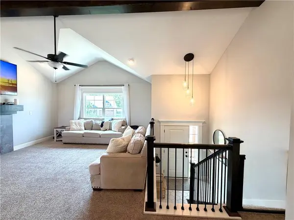 701 SE Juniper DR, Blue Springs, MO 64014